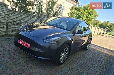 Tesla Model Y  2024