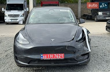 Tesla Model Y  2024