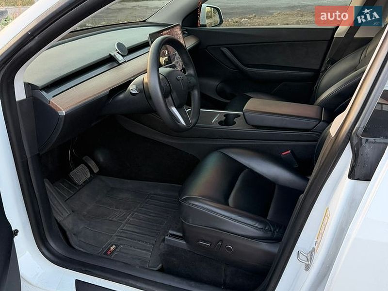 Позашляховик / Кросовер Tesla Model Y 2021 в Львові