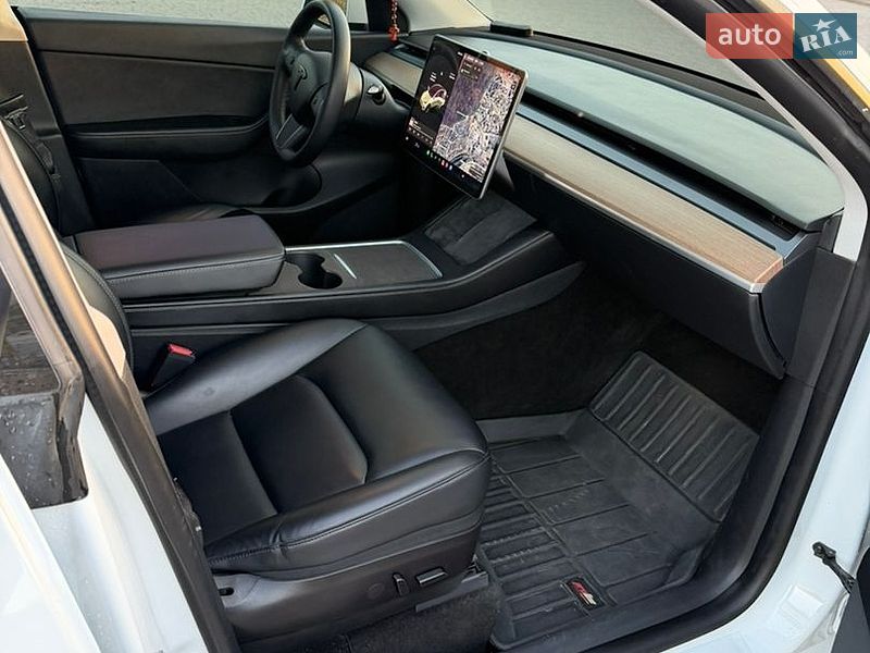 Позашляховик / Кросовер Tesla Model Y 2021 в Львові