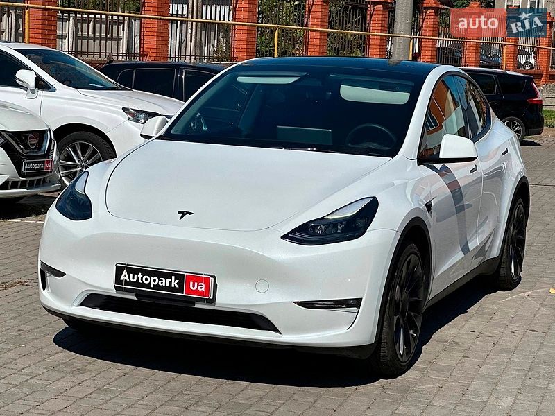 Tesla Model Y 2024