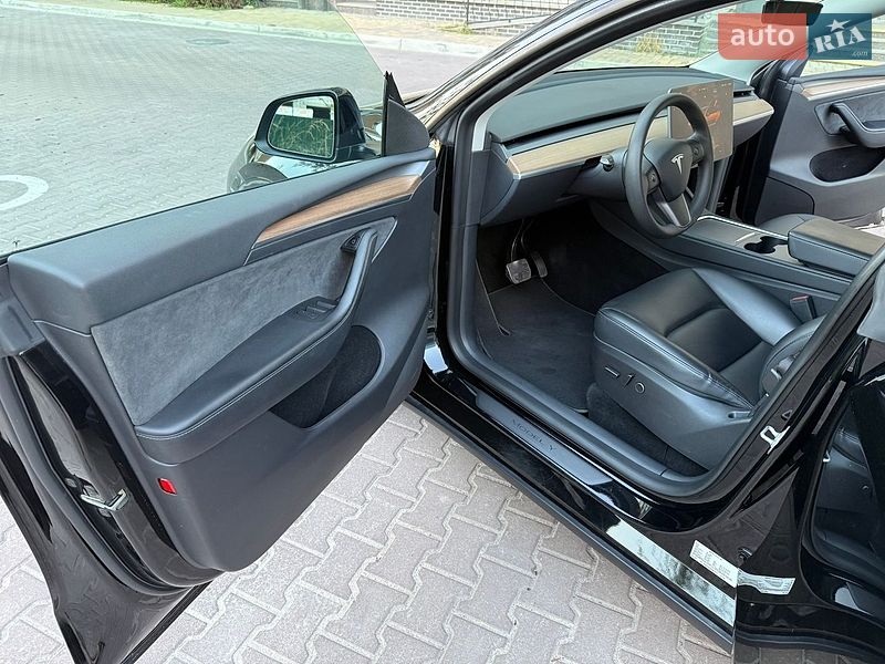 Внедорожник / Кроссовер Tesla Model Y 2023 в Киеве