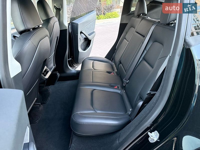 Внедорожник / Кроссовер Tesla Model Y 2023 в Киеве