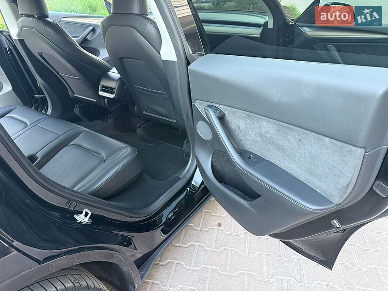 Внедорожник / Кроссовер Tesla Model Y 2023 в Киеве