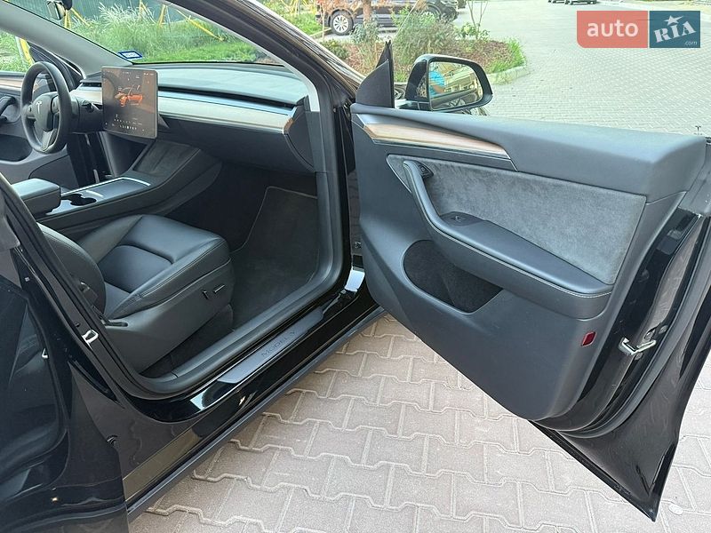 Внедорожник / Кроссовер Tesla Model Y 2023 в Киеве