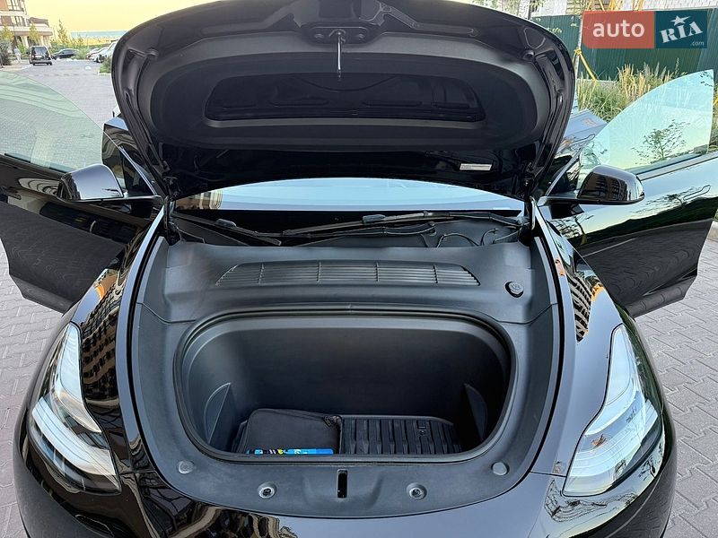 Внедорожник / Кроссовер Tesla Model Y 2023 в Киеве