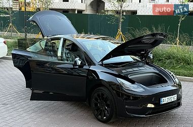 Внедорожник / Кроссовер Tesla Model Y 2023 в Киеве