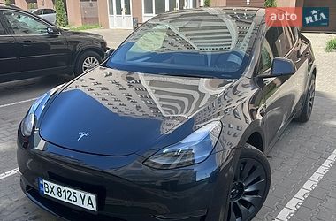 Tesla Model Y  2024