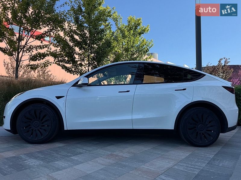 Позашляховик / Кросовер Tesla Model Y 2023 в Києві