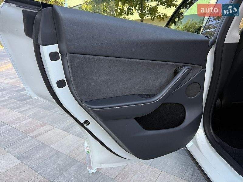 Позашляховик / Кросовер Tesla Model Y 2023 в Києві