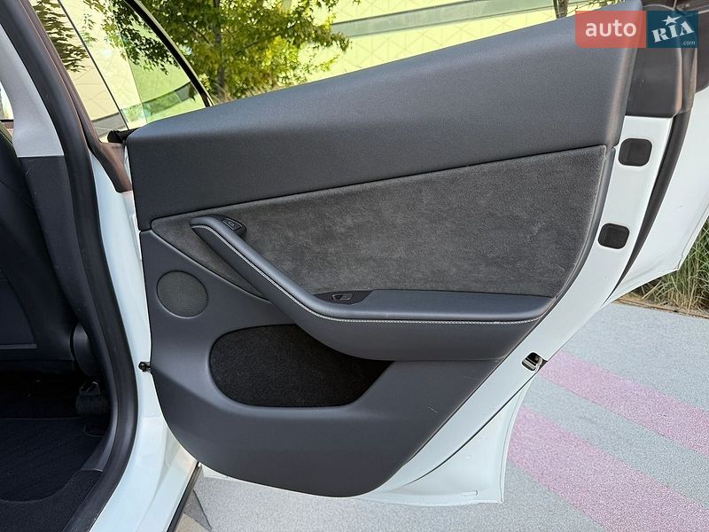 Позашляховик / Кросовер Tesla Model Y 2023 в Києві