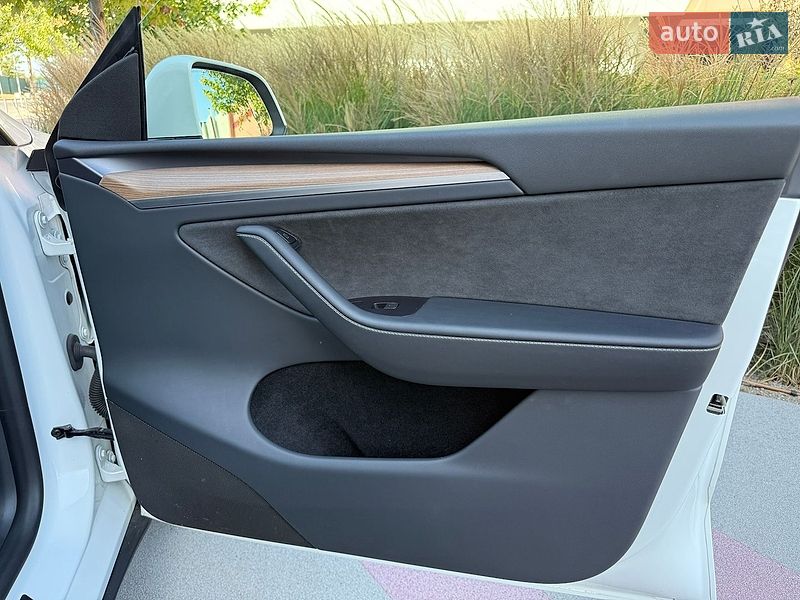 Позашляховик / Кросовер Tesla Model Y 2023 в Києві