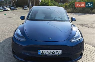 Tesla Model Y  2024