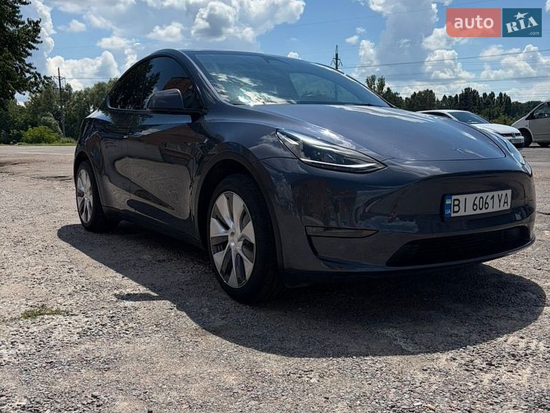 Tesla Model Y 2024