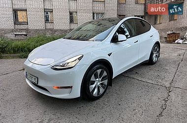 Tesla Model Y  2021
