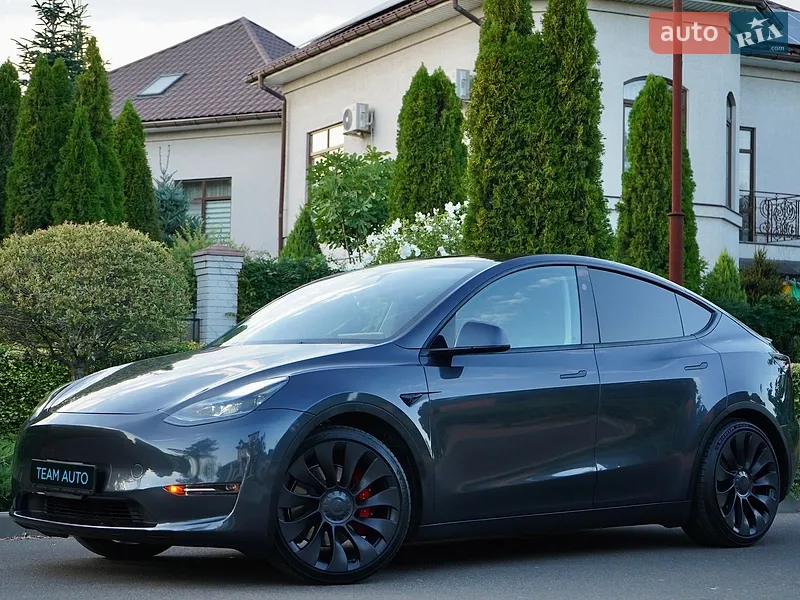 Tesla Model Y 2024