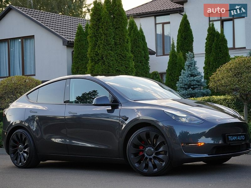 Tesla Model Y 2024