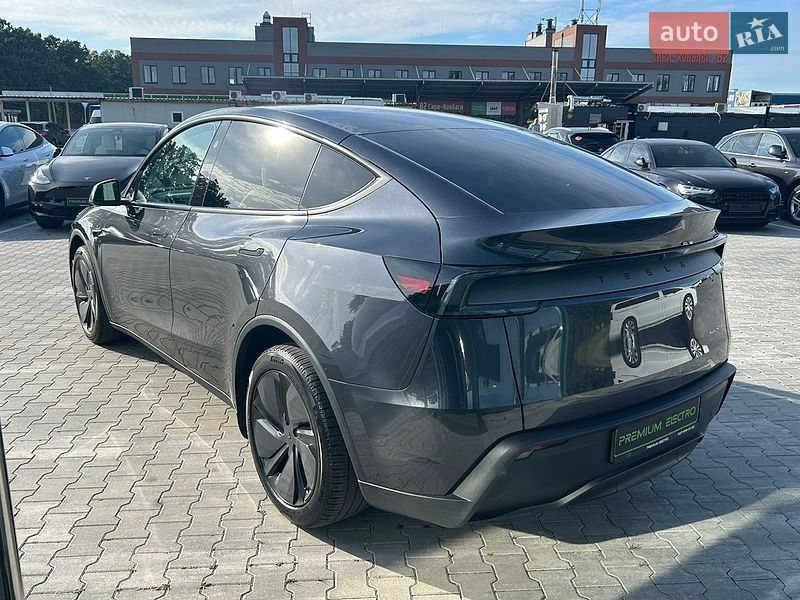 Внедорожник / Кроссовер Tesla Model Y 2025 в Киеве