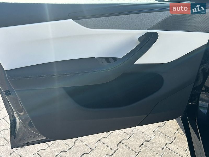 Внедорожник / Кроссовер Tesla Model Y 2025 в Киеве