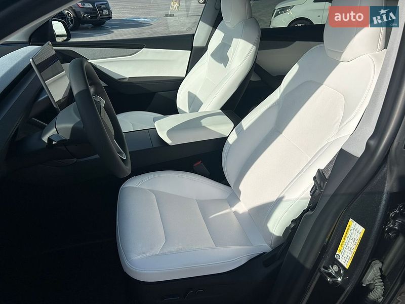 Внедорожник / Кроссовер Tesla Model Y 2025 в Киеве