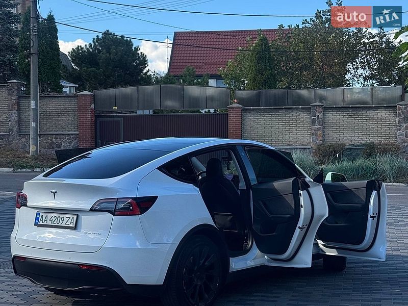 Позашляховик / Кросовер Tesla Model Y 2021 в Києві фото 9 Позашляховик / Кросовер Tesla Model Y 2021 в Києві