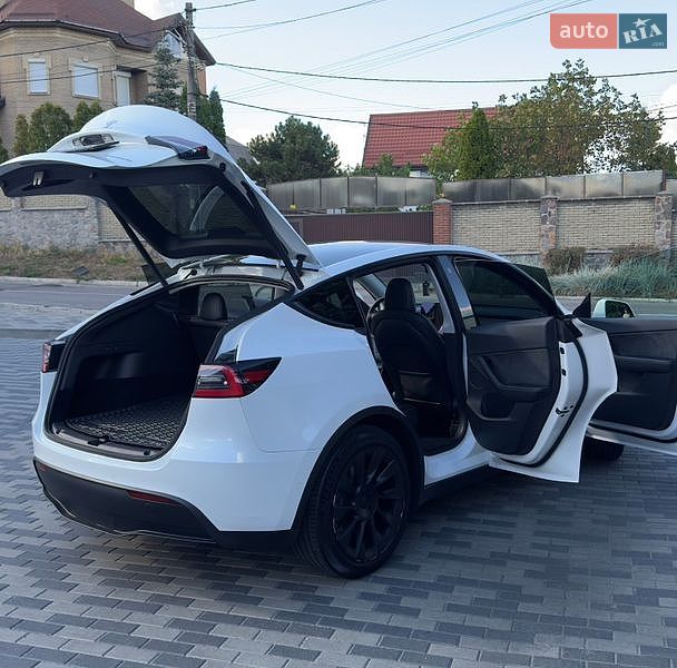 Позашляховик / Кросовер Tesla Model Y 2021 в Києві фото 11 Позашляховик / Кросовер Tesla Model Y 2021 в Києві