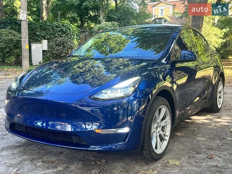Tesla Model Y 2024
