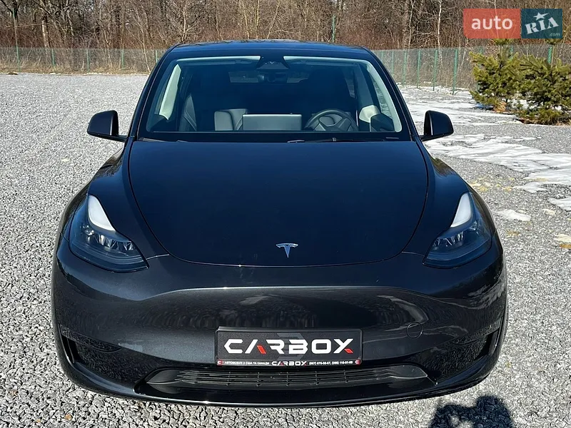 Tesla Model Y 2024