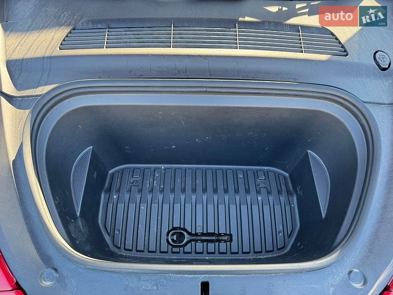 Позашляховик / Кросовер Tesla Model Y 2023 в Києві