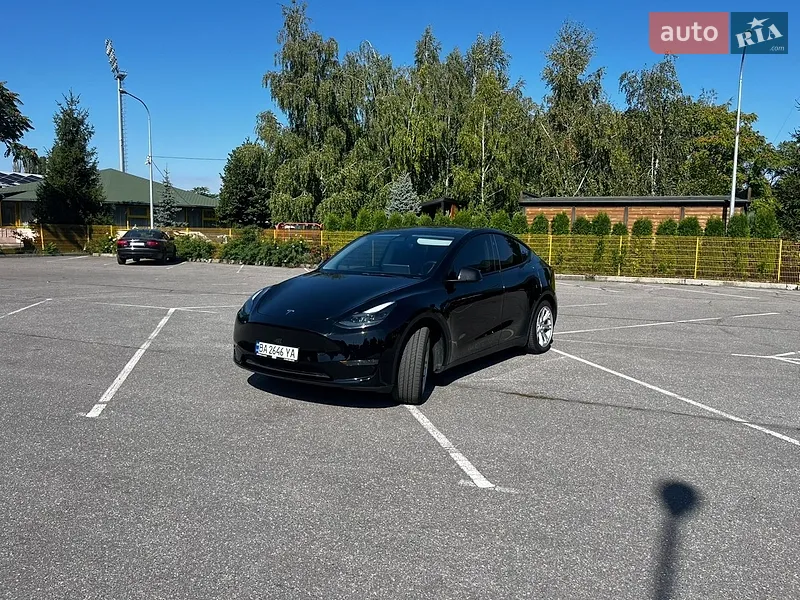 Tesla Model Y 2023