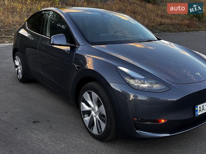 Внедорожник / Кроссовер Tesla Model Y 2024 в Киеве
