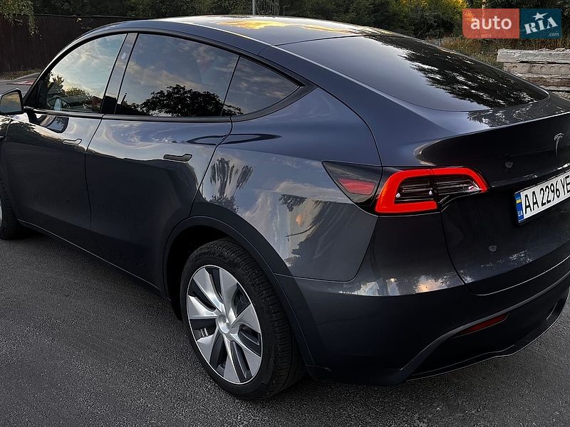 Внедорожник / Кроссовер Tesla Model Y 2024 в Киеве