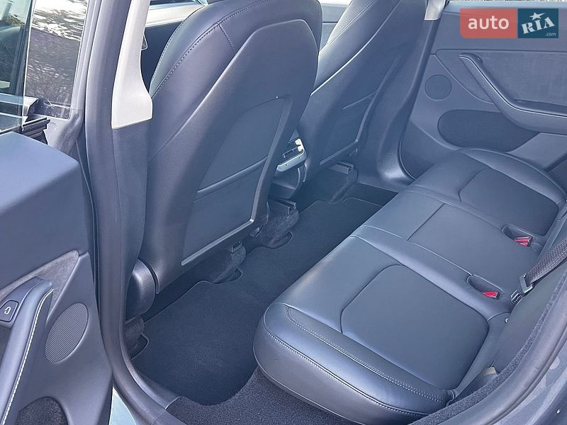 Внедорожник / Кроссовер Tesla Model Y 2024 в Киеве