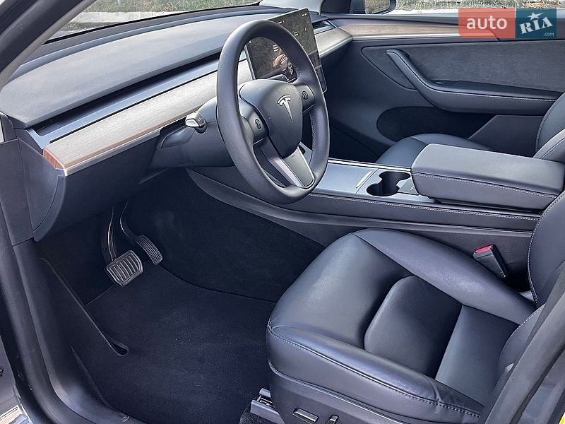Внедорожник / Кроссовер Tesla Model Y 2024 в Киеве
