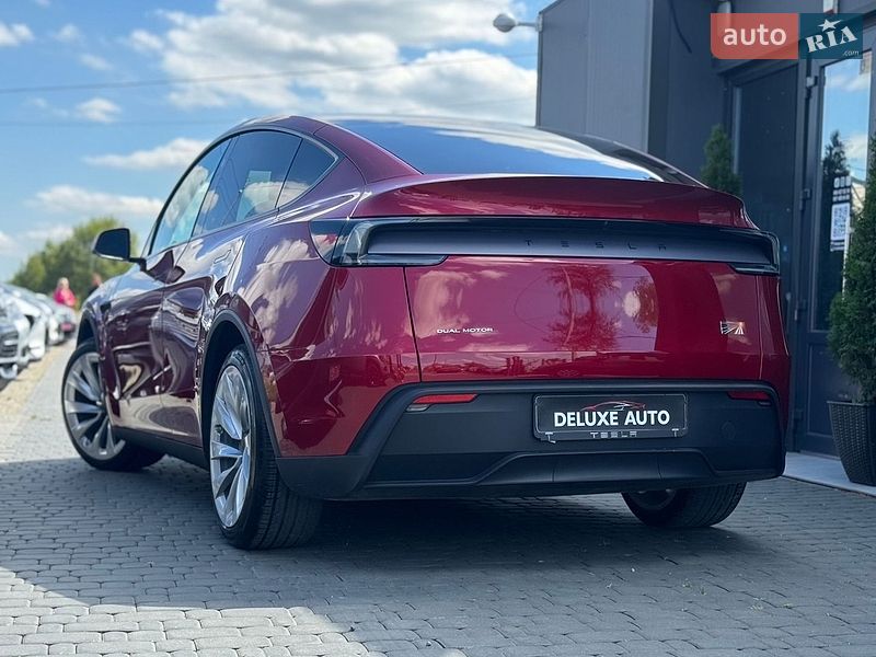 Позашляховик / Кросовер Tesla Model Y 2025 в Івано-Франківську