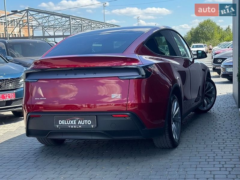 Позашляховик / Кросовер Tesla Model Y 2025 в Івано-Франківську
