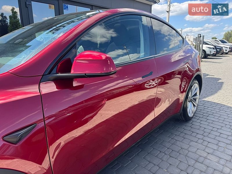 Позашляховик / Кросовер Tesla Model Y 2025 в Івано-Франківську