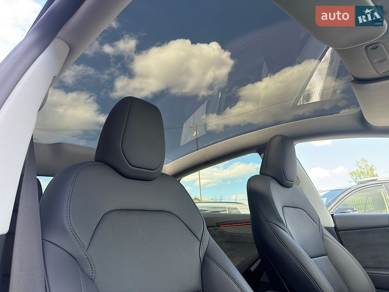 Позашляховик / Кросовер Tesla Model Y 2025 в Івано-Франківську