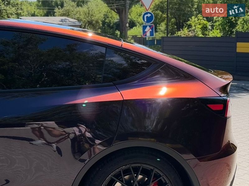 Внедорожник / Кроссовер Tesla Model Y 2021 в Киеве
