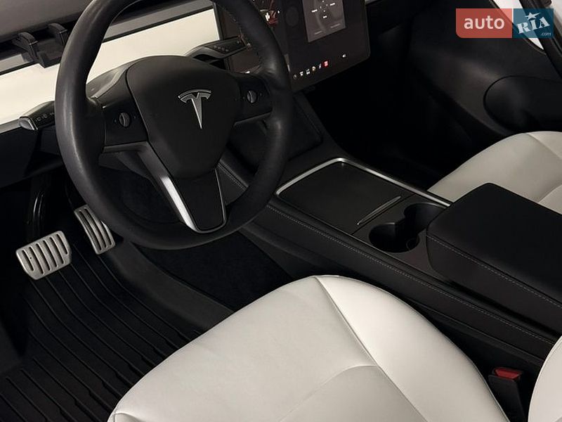 Внедорожник / Кроссовер Tesla Model Y 2021 в Киеве