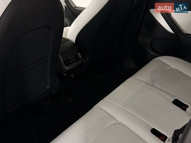 Внедорожник / Кроссовер Tesla Model Y 2021 в Киеве