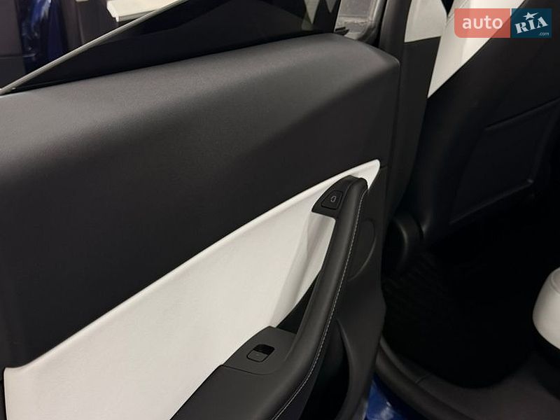 Внедорожник / Кроссовер Tesla Model Y 2021 в Киеве