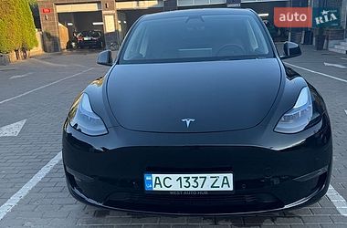 Tesla Model Y  2021