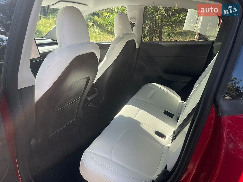 Внедорожник / Кроссовер Tesla Model Y 2024 в Киеве