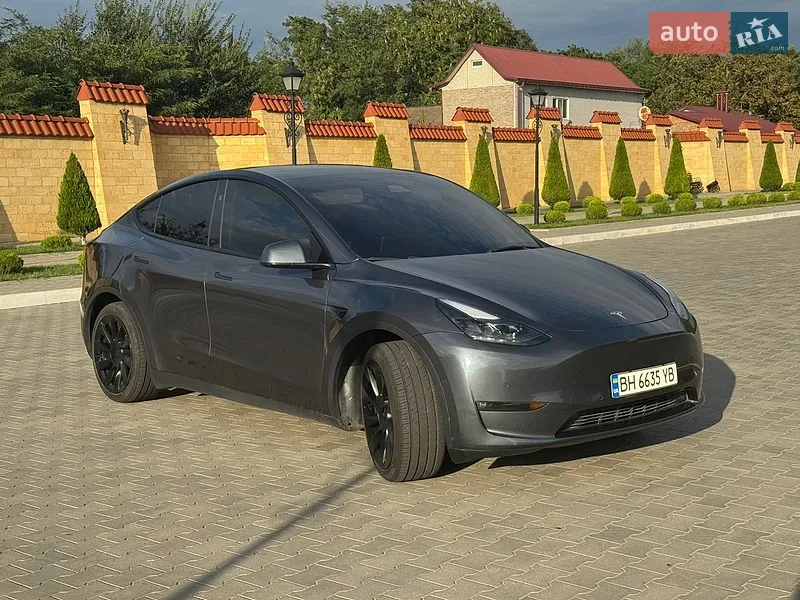 Tesla Model Y 2023