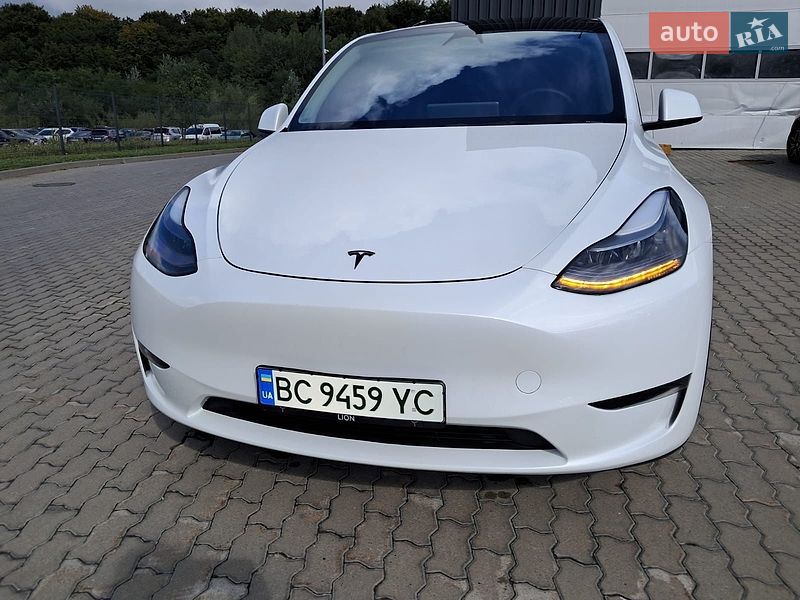 Tesla Model Y 2023