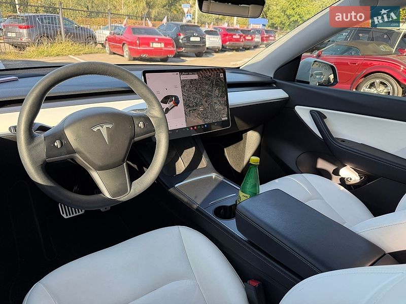 Внедорожник / Кроссовер Tesla Model Y 2021 в Киеве