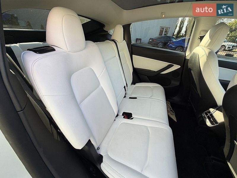 Внедорожник / Кроссовер Tesla Model Y 2021 в Киеве