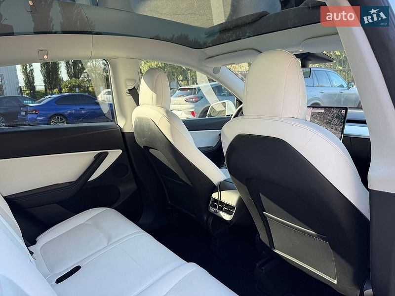 Внедорожник / Кроссовер Tesla Model Y 2021 в Киеве