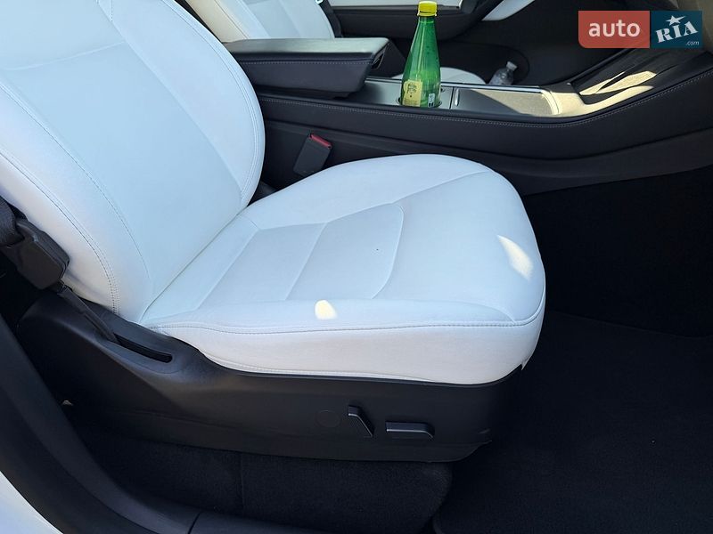 Внедорожник / Кроссовер Tesla Model Y 2021 в Киеве